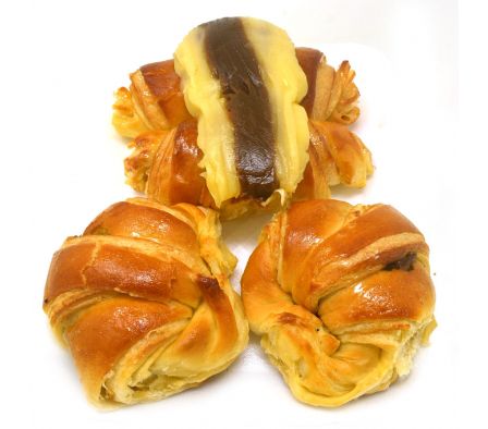 MEDIA LUNA HOJALDRADA X KILO 